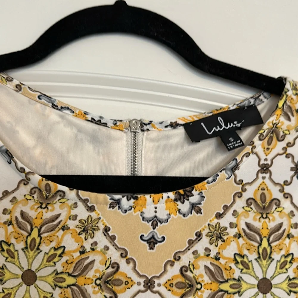 Women’s Lulus Floral Deco Shift Dress in Yellow - Size Small